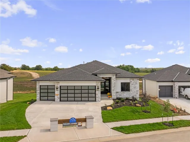 $989,890 | 11227 South Sunray Drive, Olathe, KS 66061