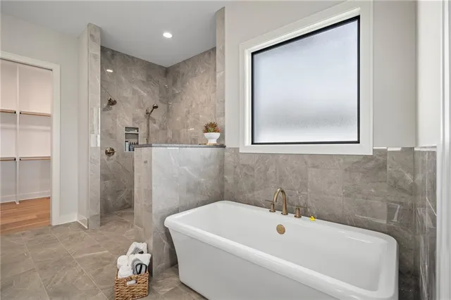 $989,890 | 11227 South Sunray Drive, Olathe, KS 66061