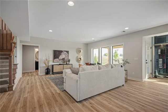 $989,890 | 11227 South Sunray Drive, Olathe, KS 66061