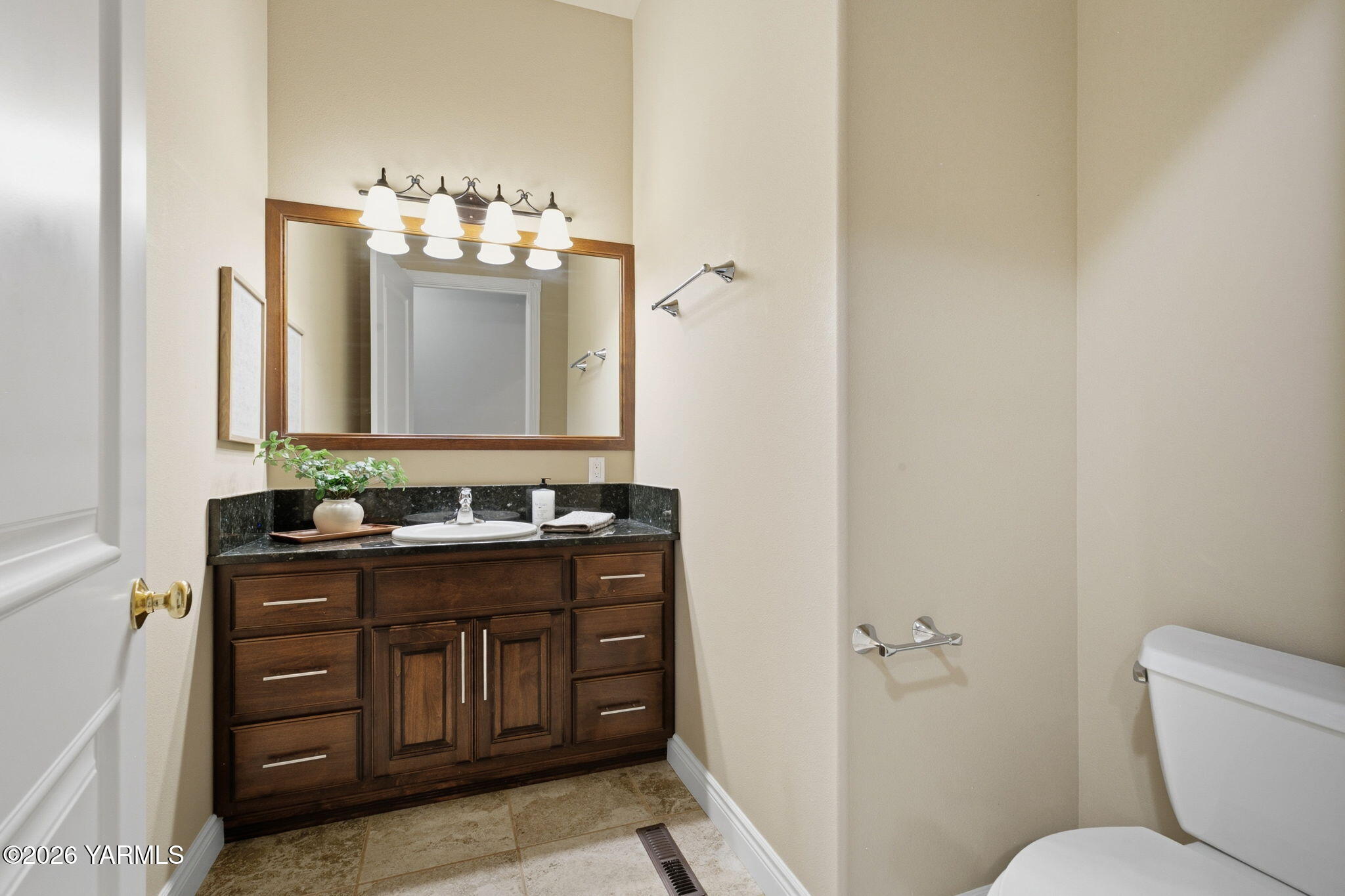 7501 Crestfields Road Yakima, WA 98903 - Photo 36 of 42 Hall Bathroom