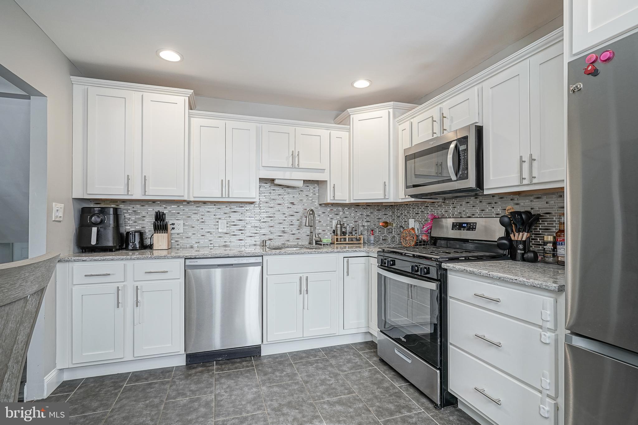 405 Evesham Avenue East Magnolia, NJ 08049 - Photo 11 of 29