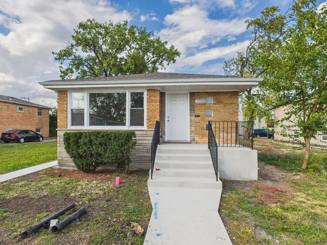 $294,000 | 7216 West 63rd Place, Summit, IL 60501