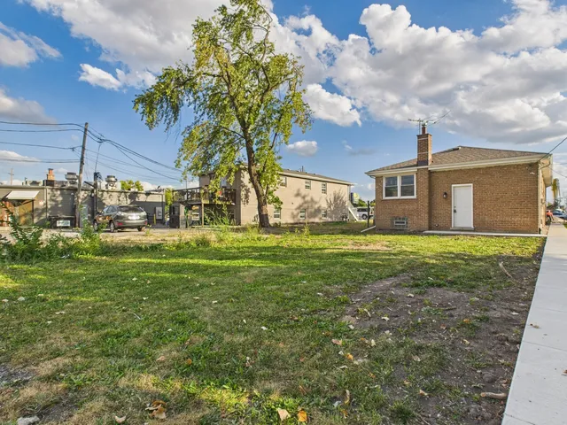 $294,000 | 7216 West 63rd Place, Summit, IL 60501