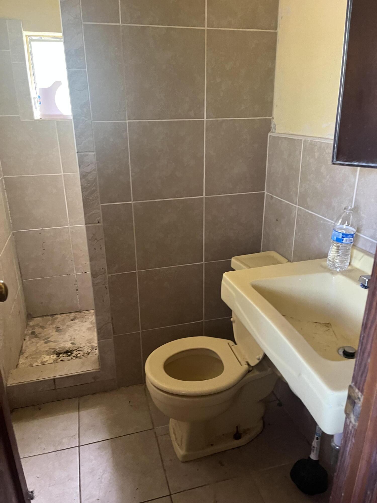 855 North Pearl Street Crestview, FL 32536 - Photo 6 of 14 pearl bath