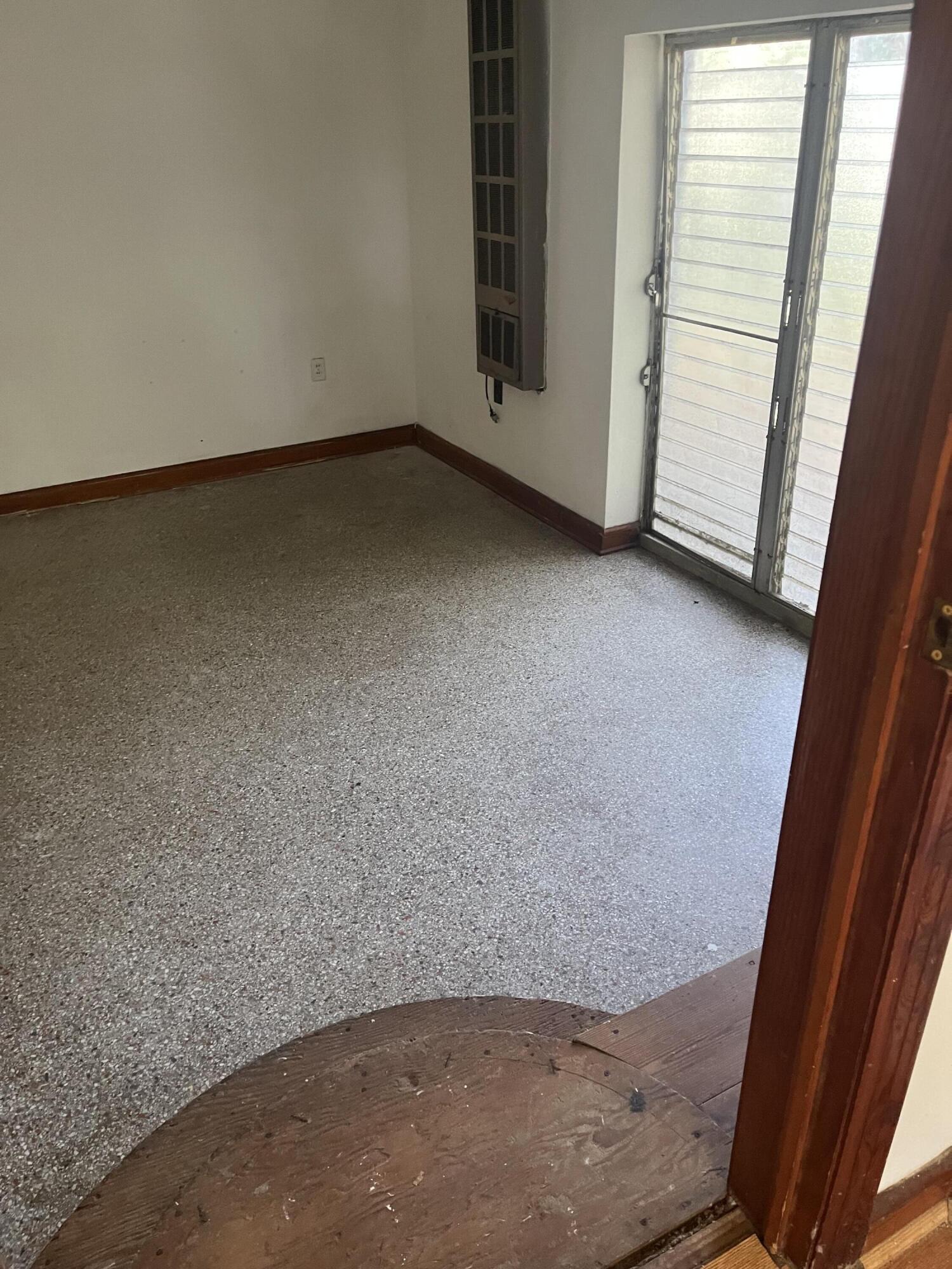 855 North Pearl Street Crestview, FL 32536 - Photo 10 of 14 pearl step down room