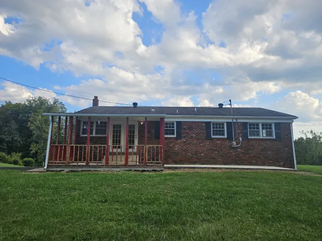a view of a house with a backyard
