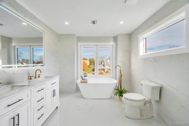 $1,398,800 | 126 Rim Lane, Hicksville, NY 11801