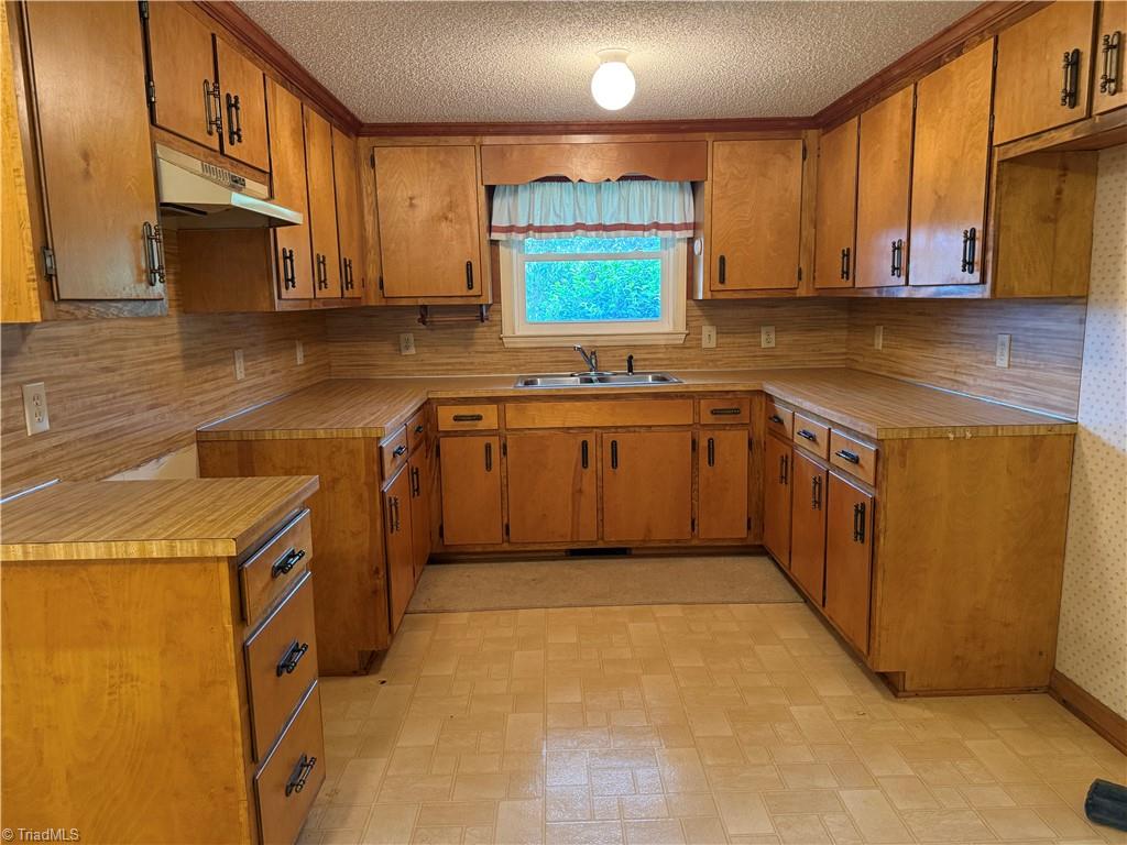 6679 Lackey Road Staley, NC 27355 - Photo 6 of 27 Gallery Image 6
