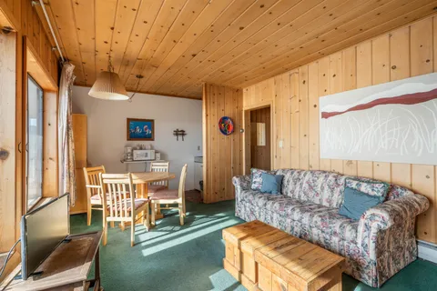 $9,000,000 | 7276 North Lake Boulevard, Tahoe Vista, CA 96148