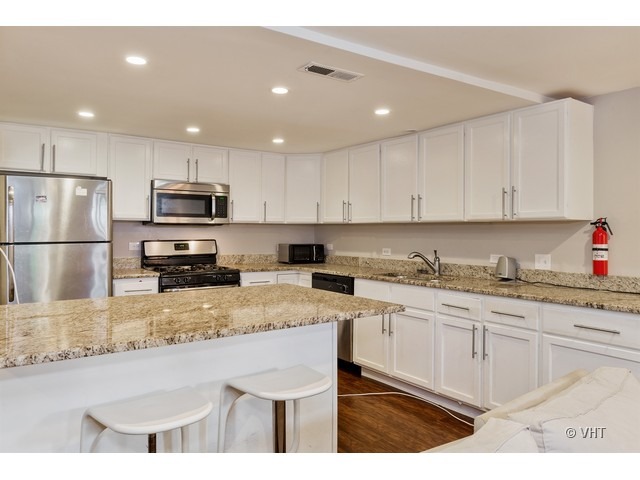 815 South Bell Avenue Chicago, IL 60612 - Photo 3 of 18