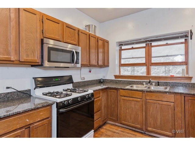 815 South Bell Avenue Chicago, IL 60612 - Photo 7 of 18