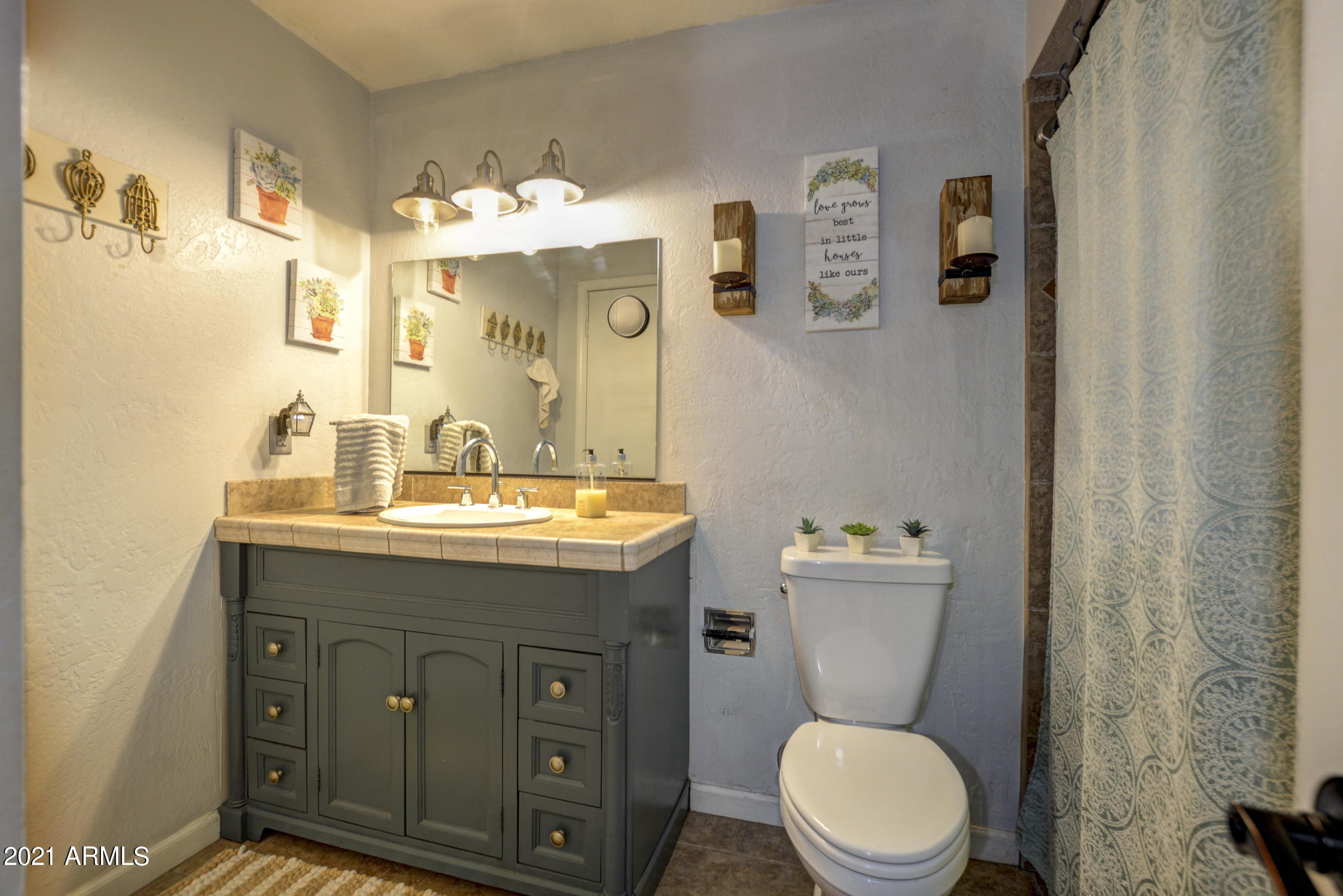 4975 North Meixner Road Prescott Valley, AZ 86314 - Photo 17 of 25 Bathroom 2 - 4975 Meixner