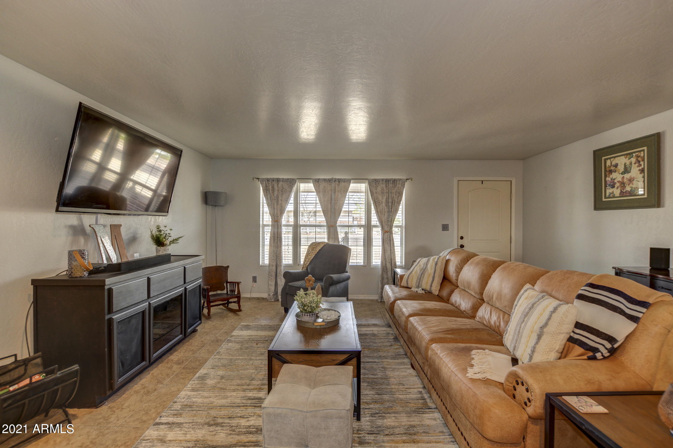 4975 North Meixner Road Prescott Valley, AZ 86314 - Photo 4 of 25 Living Room - 4975 Meixner