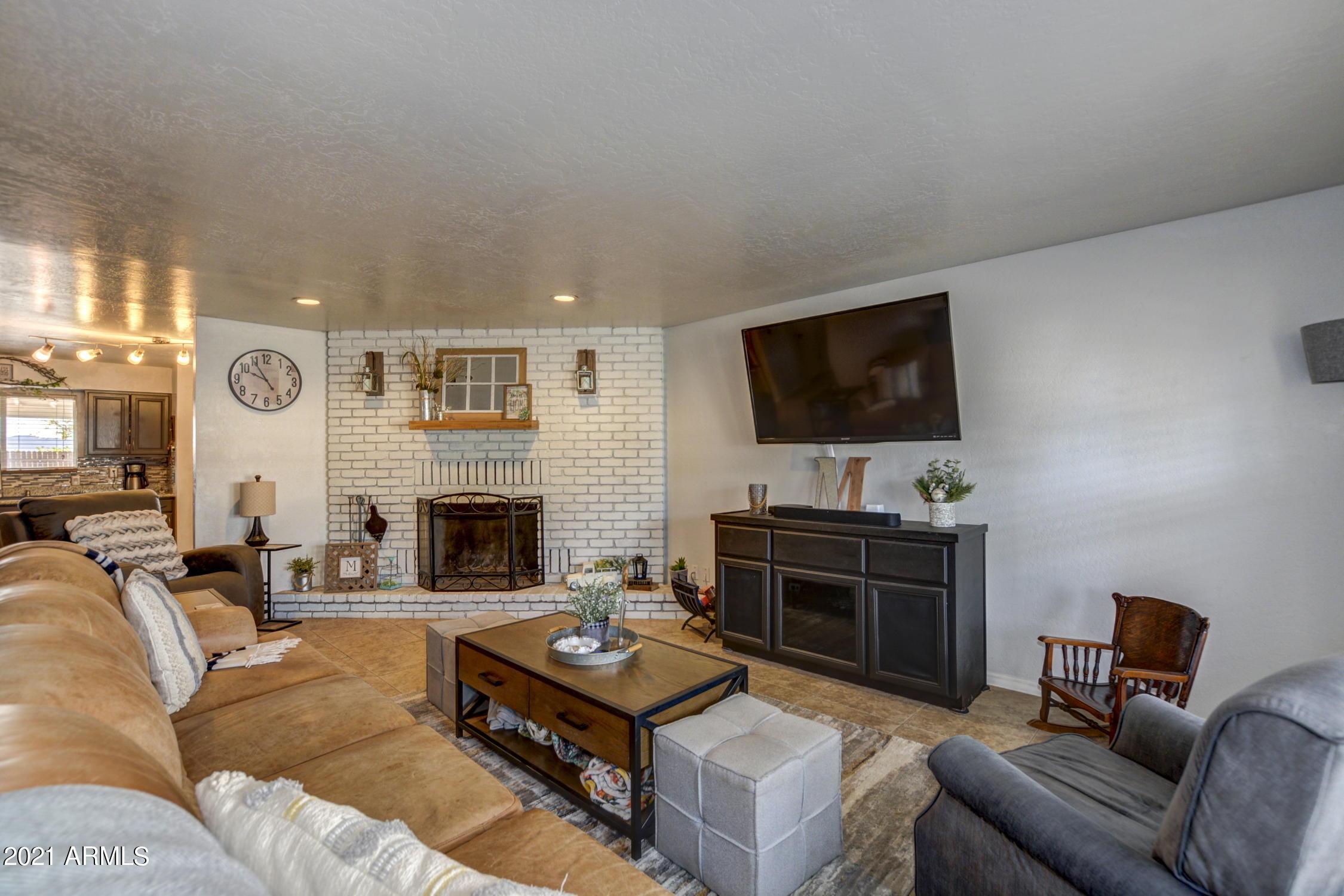 4975 North Meixner Road Prescott Valley, AZ 86314 - Photo 6 of 25 Living Room - 4975 Meixner