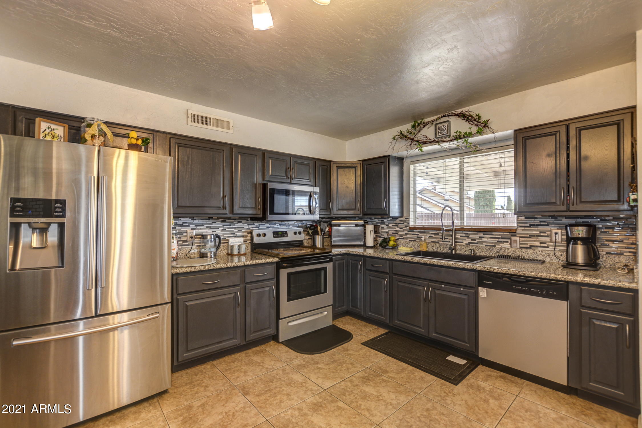 4975 North Meixner Road Prescott Valley, AZ 86314 - Photo 7 of 25 Kitchen - 4975 Meixner