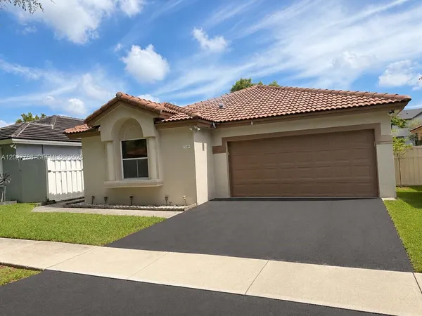 $4,000 | 7249 Northwest 1st Manor, Plantation, FL 33317