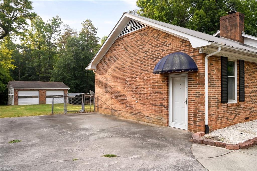 4226 Gumtree Road Winston-Salem, NC 27107 - Photo 6 of 35