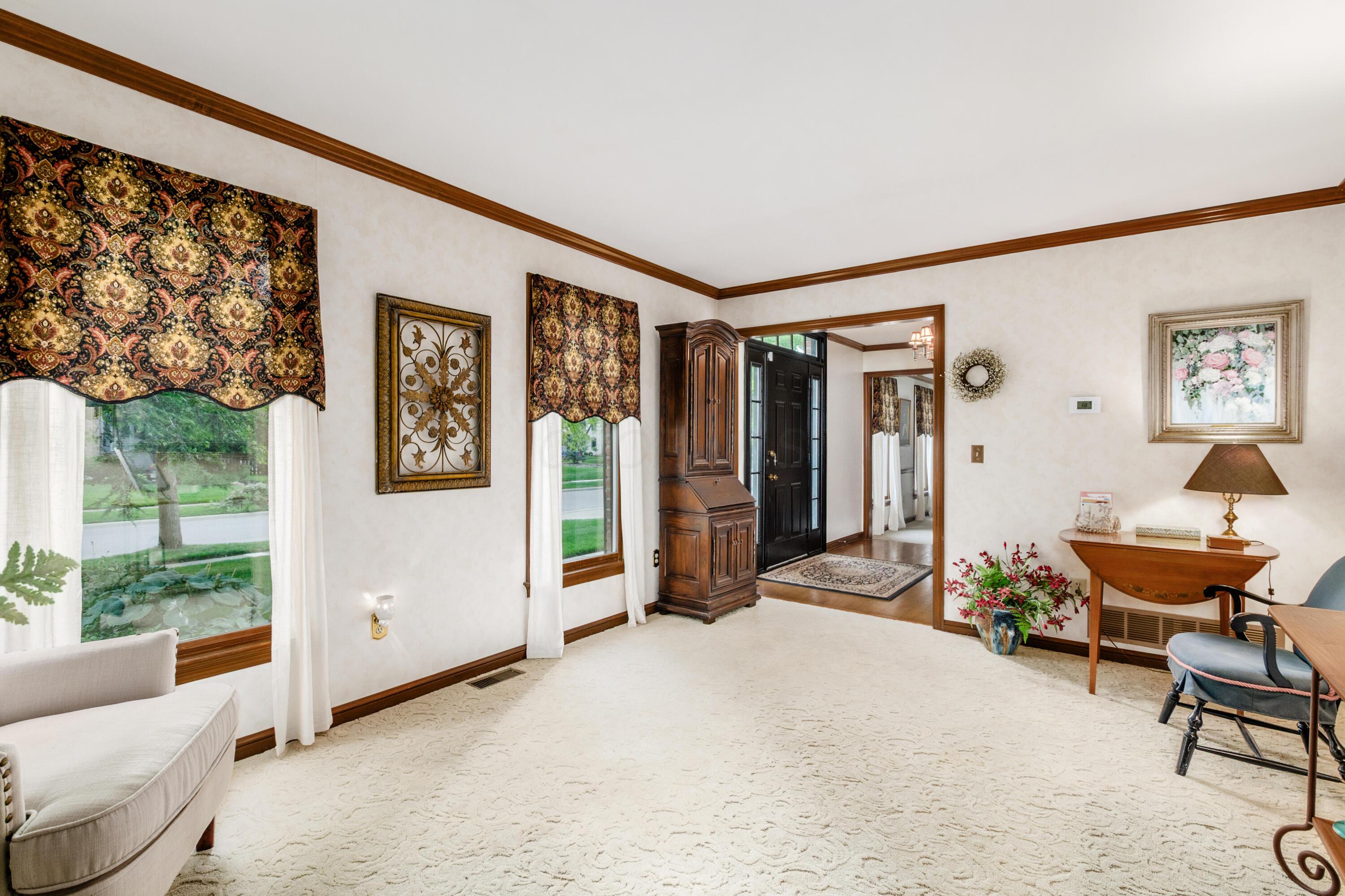 7379 Wings Livery Road Dublin, OH 43017 - Photo 13 of 44 Living Room
