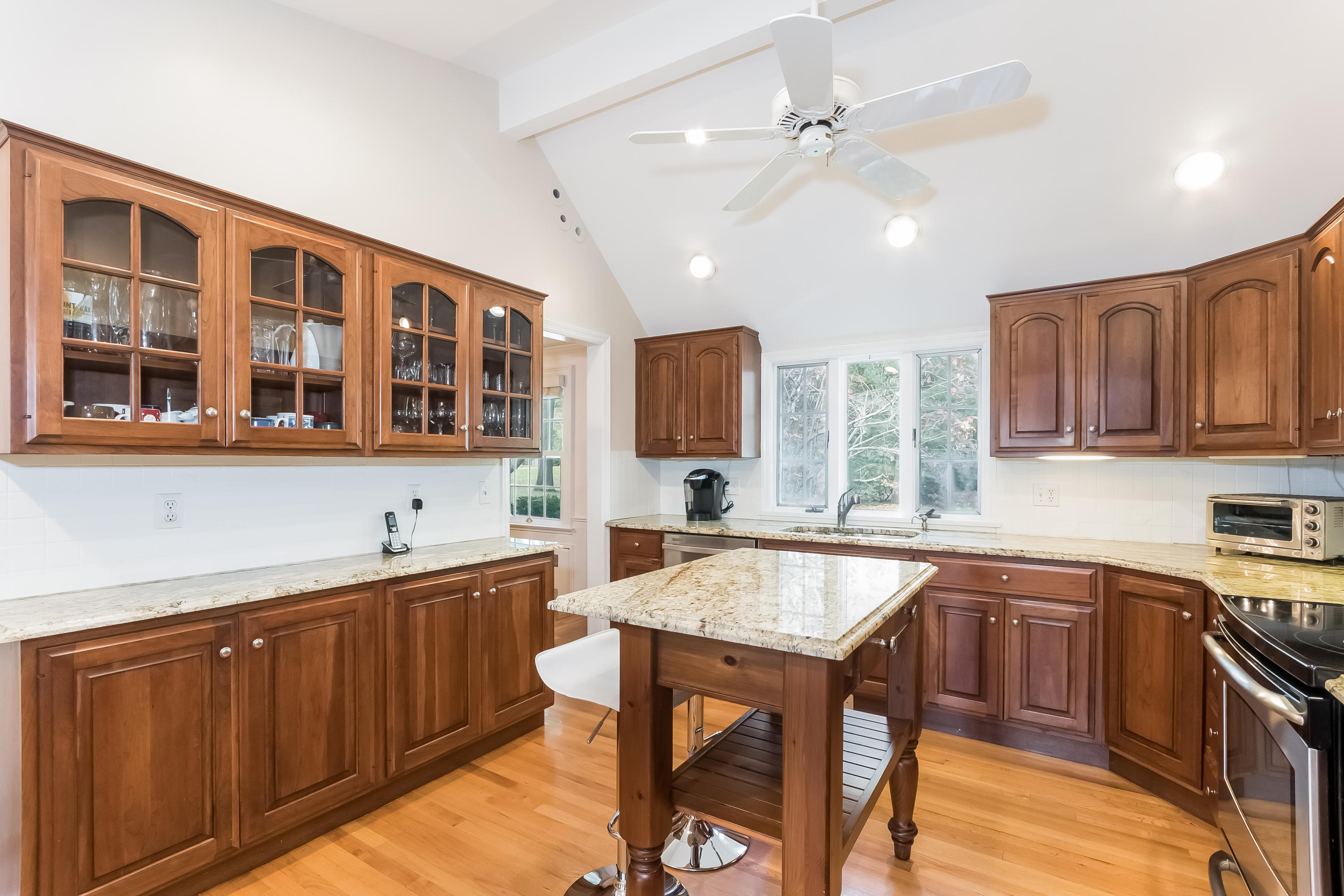 19 Old Stone Road Darien, CT 06820 - Photo 9 of 31 016-Kitchen-3373402-large