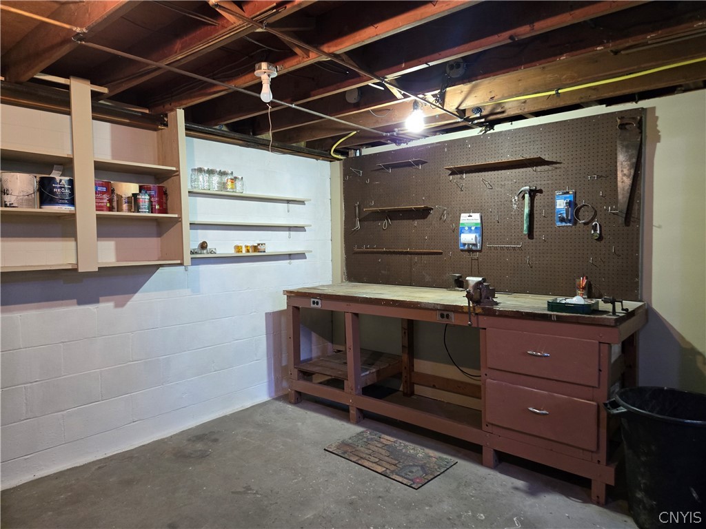 417 Locust Drive Utica, NY 13502 - Photo 20 of 25 Private Workshop