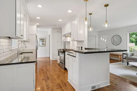 $569,000 | 4412 West 70th Street, Edina, MN 55435