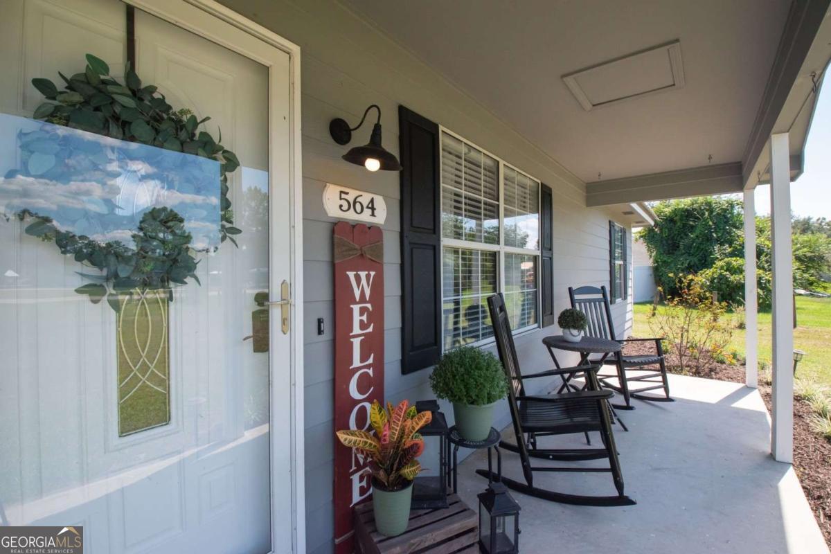 564 Dallas Circle Folkston, GA 31537 - Photo 1 of 21 a living room filled with furniture