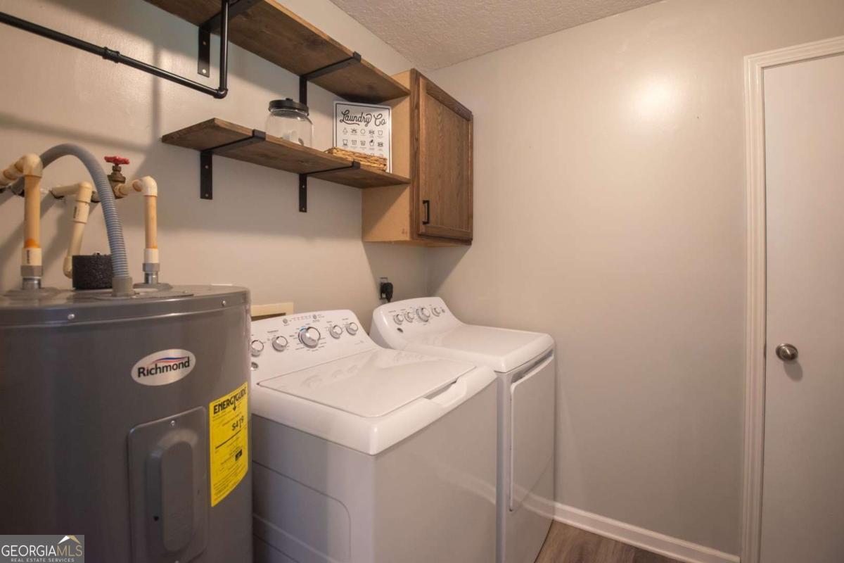 564 Dallas Circle Folkston, GA 31537 - Photo 13 of 21 a utility room with dryer and washer
