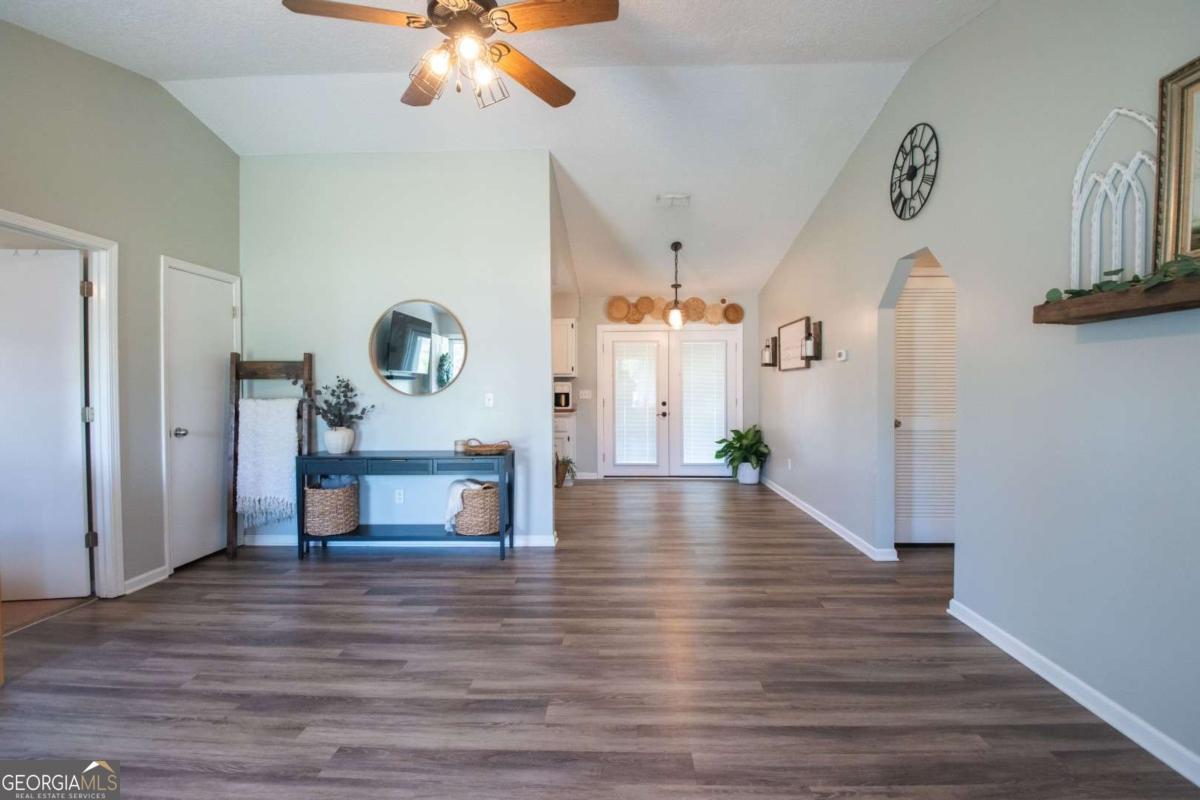 564 Dallas Circle Folkston, GA 31537 - Photo 6 of 21 a view of a living room