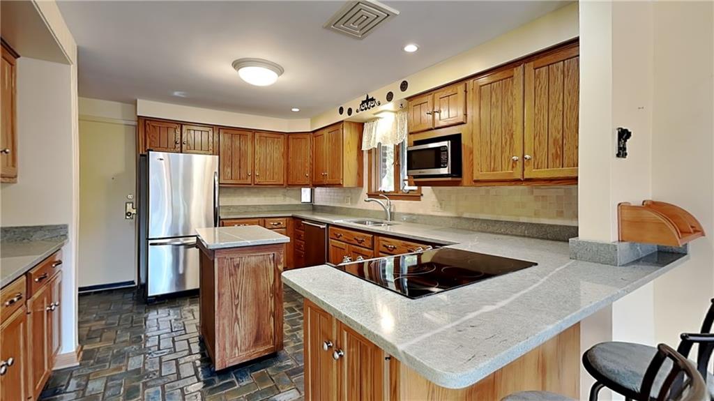 440 Ryndwood Road Pittsburgh, PA 15237 - Photo 8 of 48 Gallery Image 8