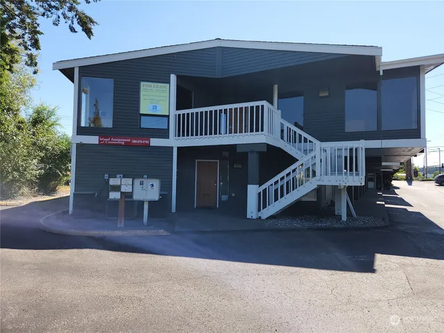 $1,400 | 520 East Whidbey Avenue, Unit 205, Oak Harbor, WA 98277