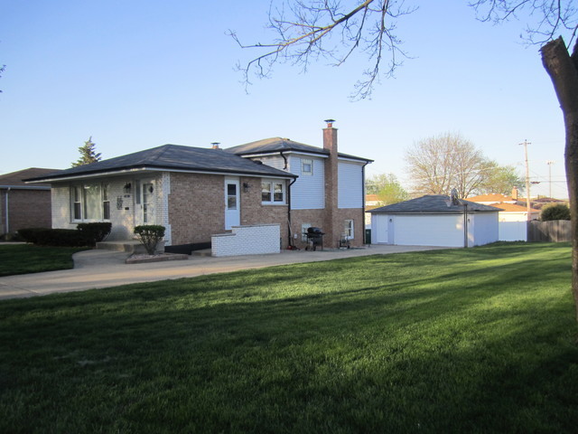10821 Menard Avenue Chicago Ridge, IL 60415 - Photo 2 of 37