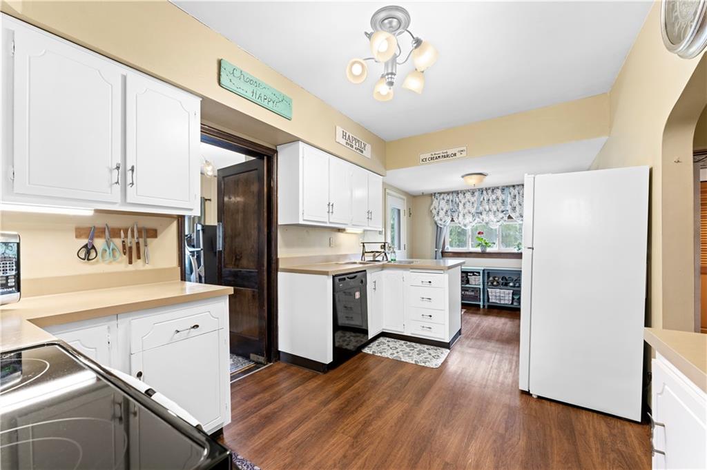 Come on in to see the kitchen.