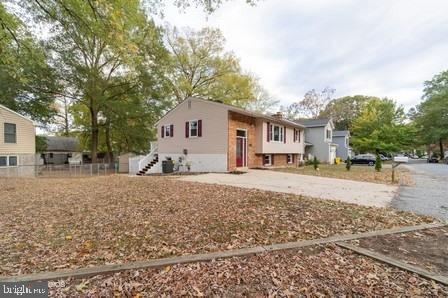1601 Cambridge Road Edgewater, MD 21037 - Photo 4 of 24 side yard