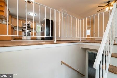 1601 Cambridge Road Edgewater, MD 21037 - Photo 5 of 24 foyer