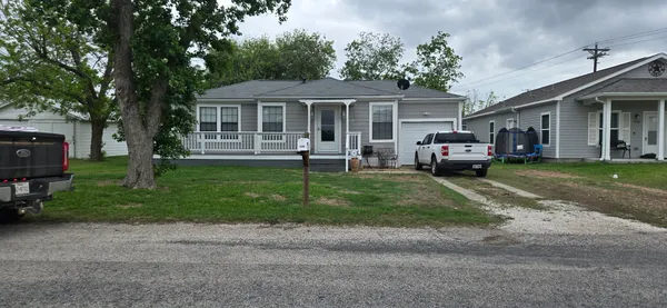 $199,000 | 1206 Nelson Street, Yoakum, TX 77995