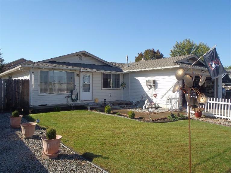 2058 Delta Waters Road Medford, OR 97504 - Photo 1 of 18 Front Yard