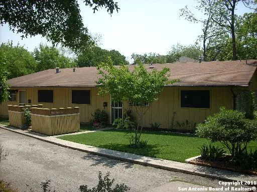 $900 | 414 Kings Court, Unit C, San Antonio, TX 78212
