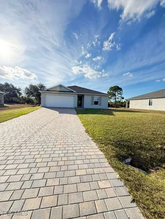 $1,900 | 5019 Moon Circle, LaBelle, FL 33935