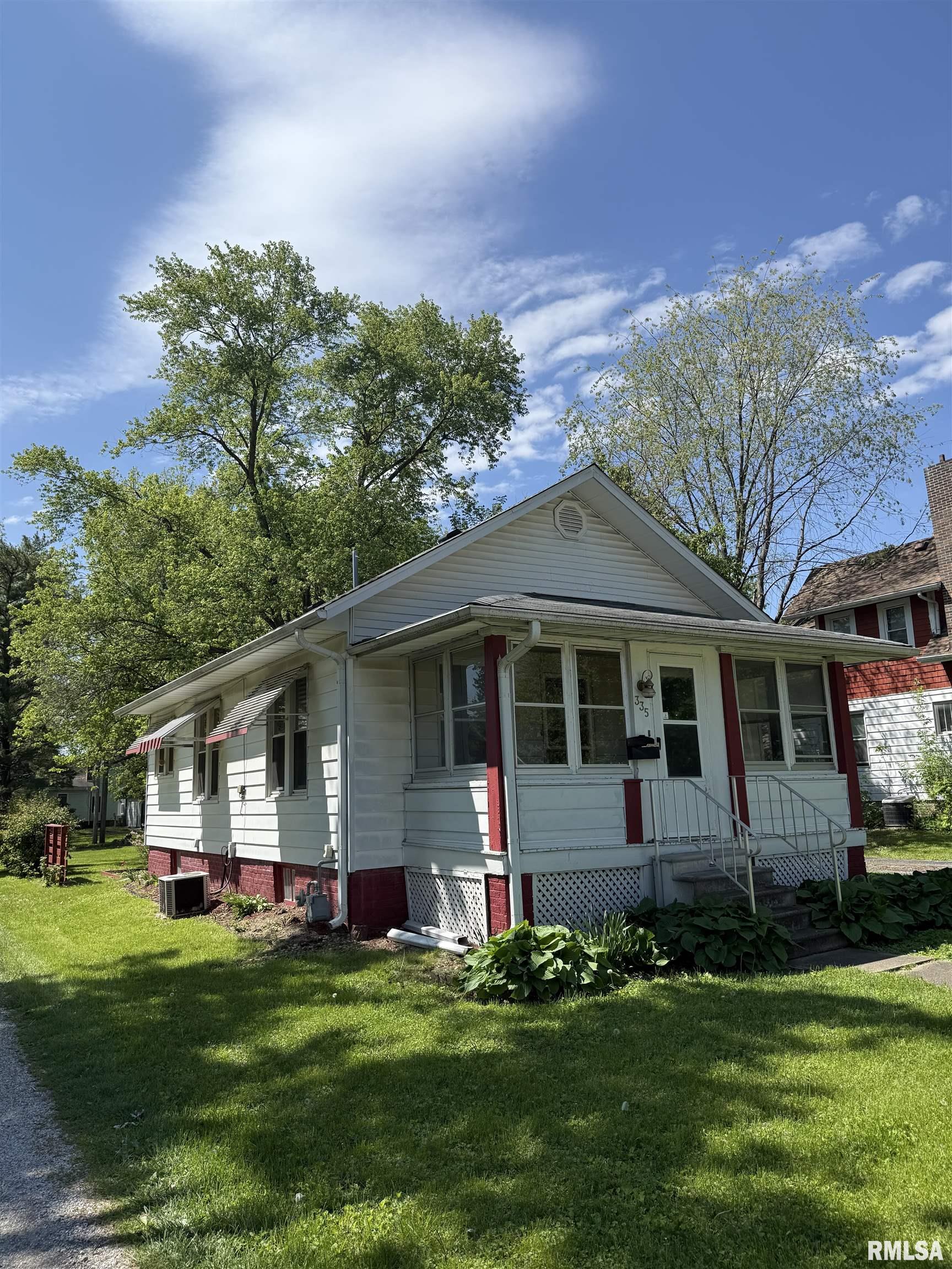 335 West Chase Street Macomb, IL 61455 - Photo 2 of 27