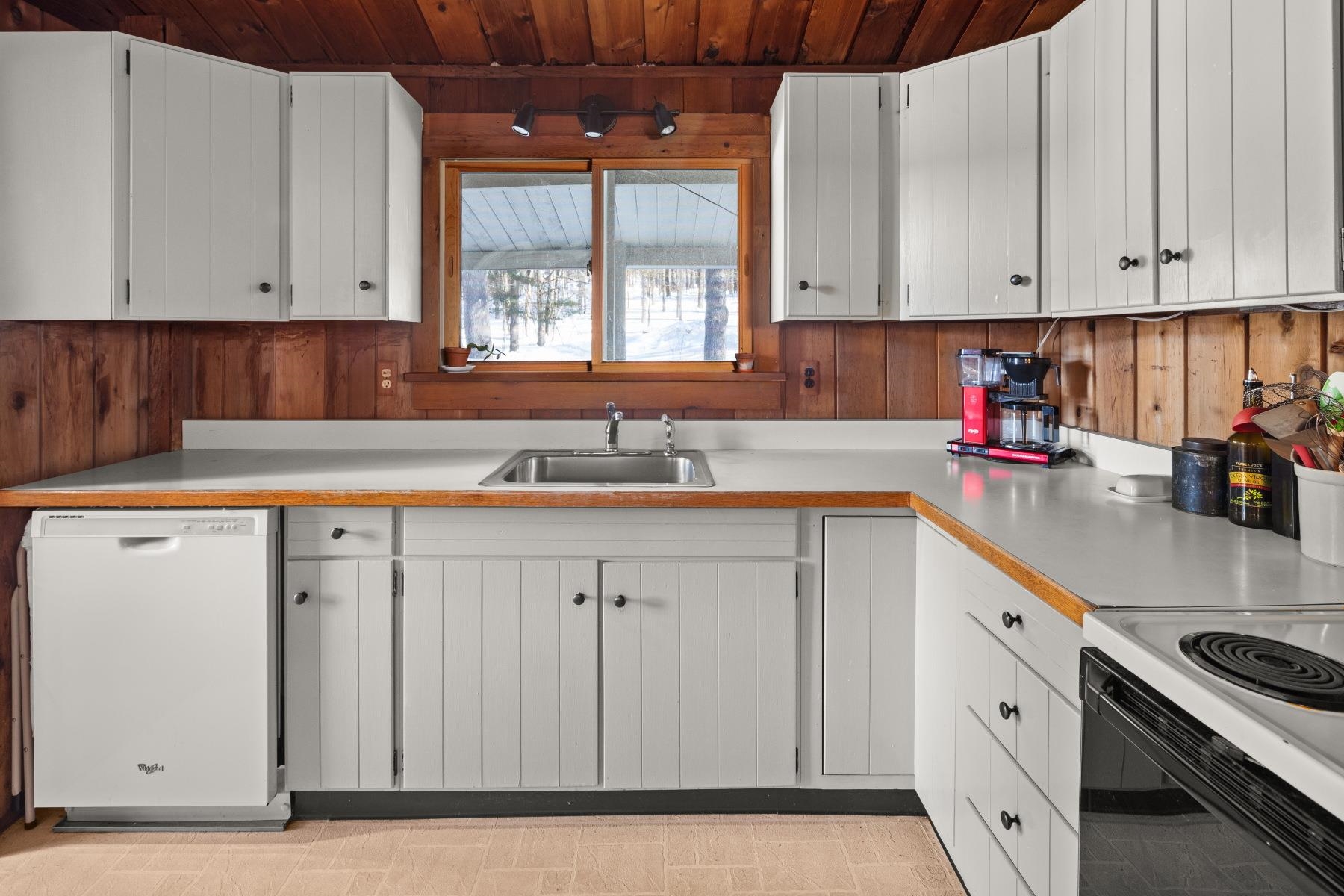 38 Gilcrist Road Stowe, VT 05672 - Photo 6 of 31