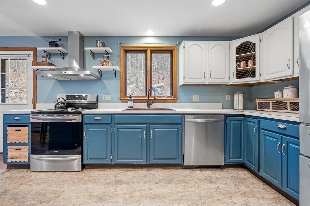361 Putnam Hill Road Sutton, MA 01590 - Photo 6 of 32