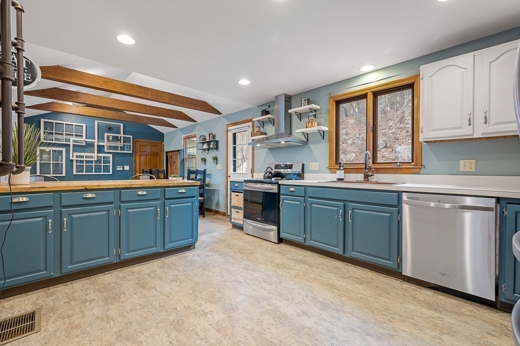361 Putnam Hill Road Sutton, MA 01590 - Photo 8 of 32