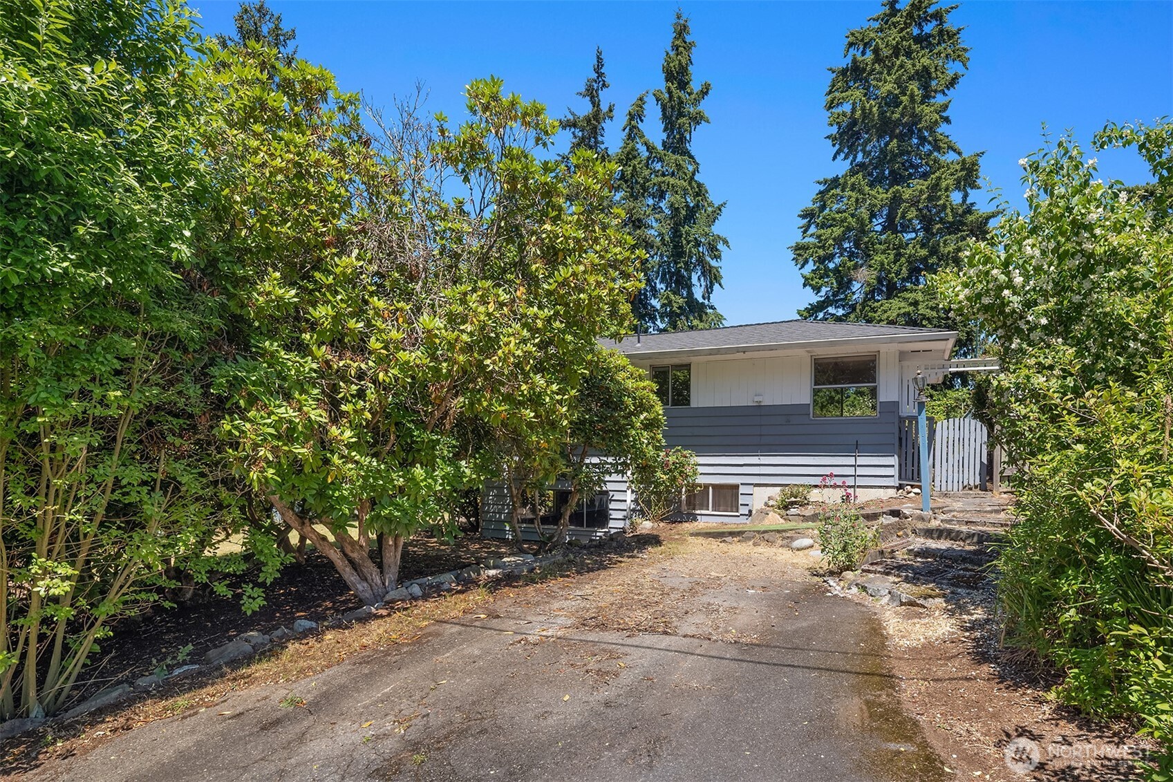8725 Maple Lane Edmonds, WA 98026 - Photo 4 of 28