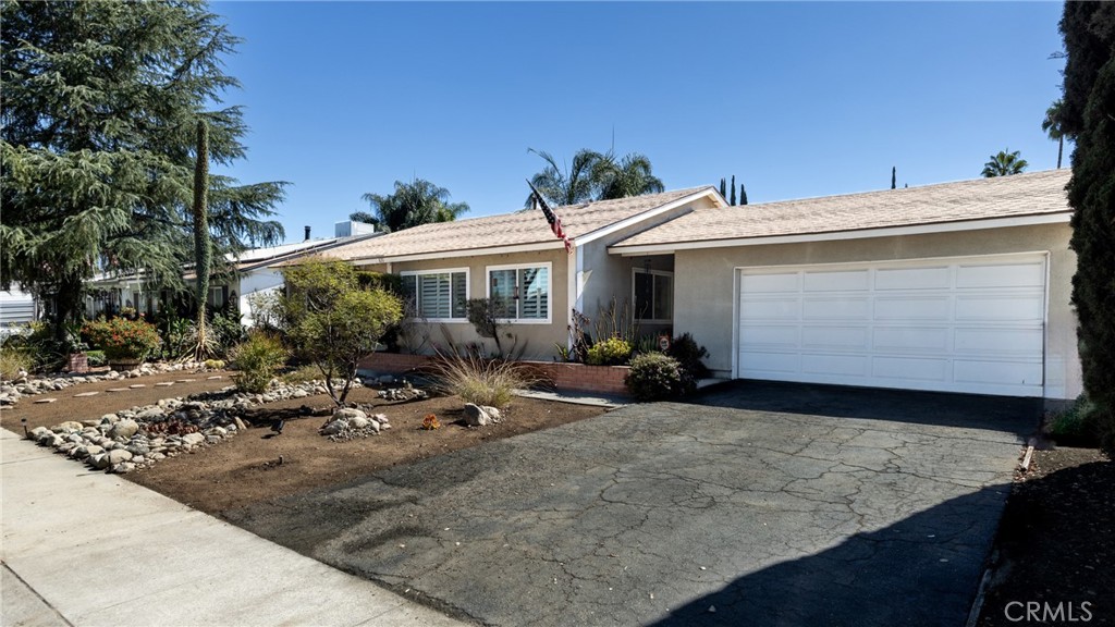 870 Falcon Lane Redlands, CA 92374 - Photo 4 of 16