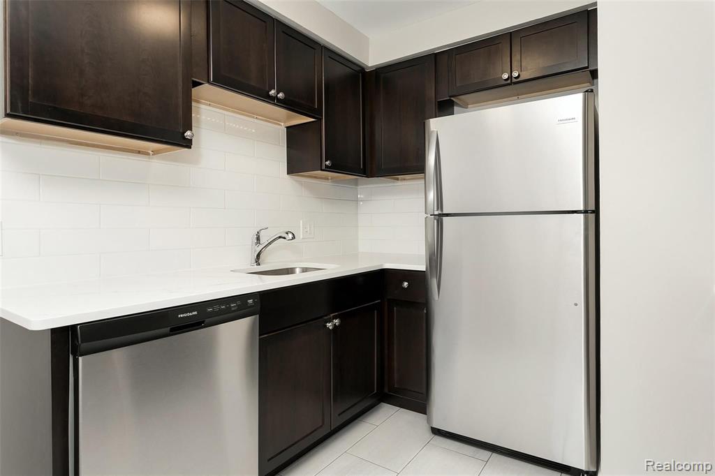 3350 Greenfield Road, Unit 22 Royal Oak, MI 48073 - Photo 6 of 18