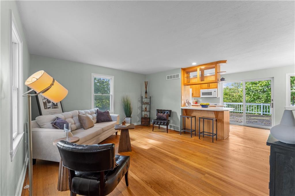 25 Locust Lane Pittsburgh, PA 15241 - Photo 3 of 31