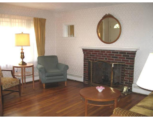41 Gates Road Shrewsbury, MA 01545 - Photo 3 of 9 Gallery Image 3