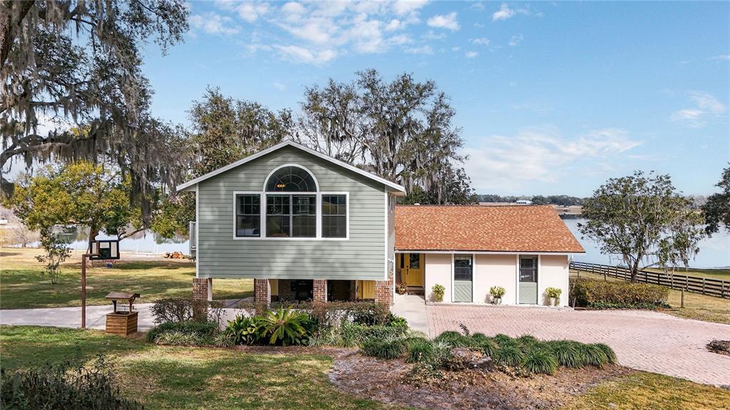 17025 Peru Road Umatilla, FL 32784 - Photo 61 of 73 a front view of a house with garden