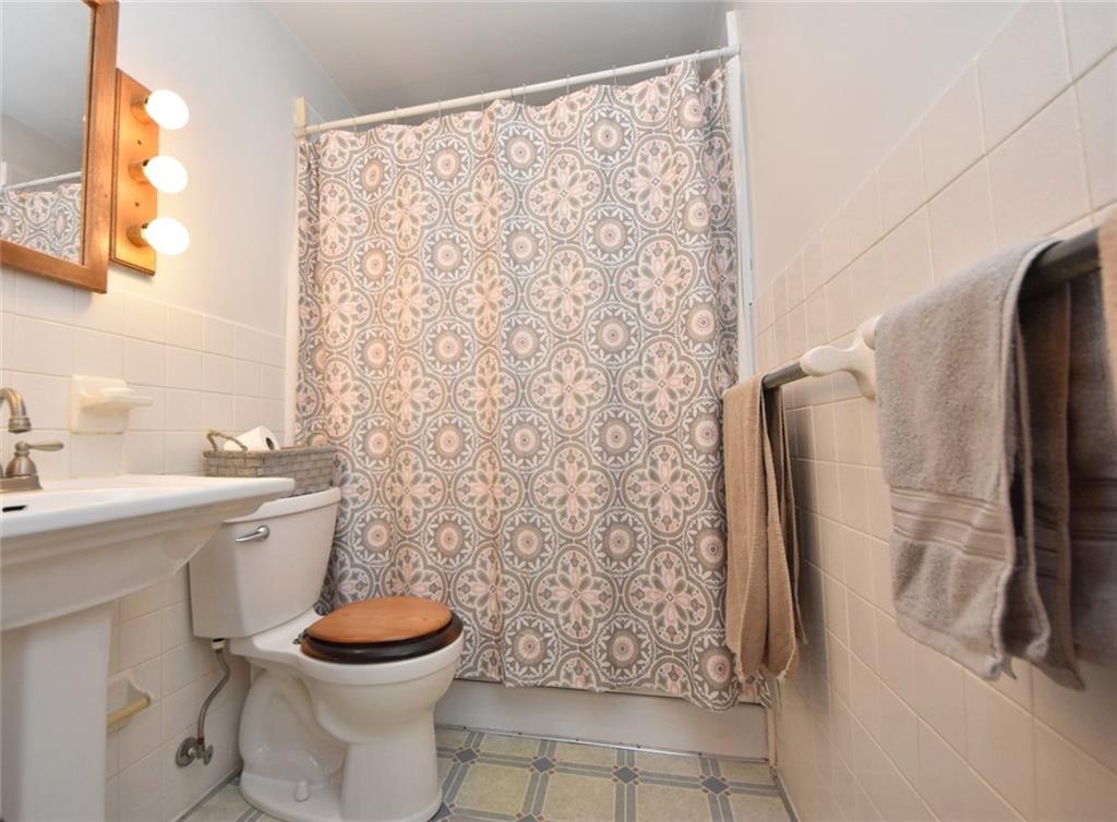 14 Ridgewood Way New Castle, PA 16105 - Photo 4 of 17 Gallery Image 4
