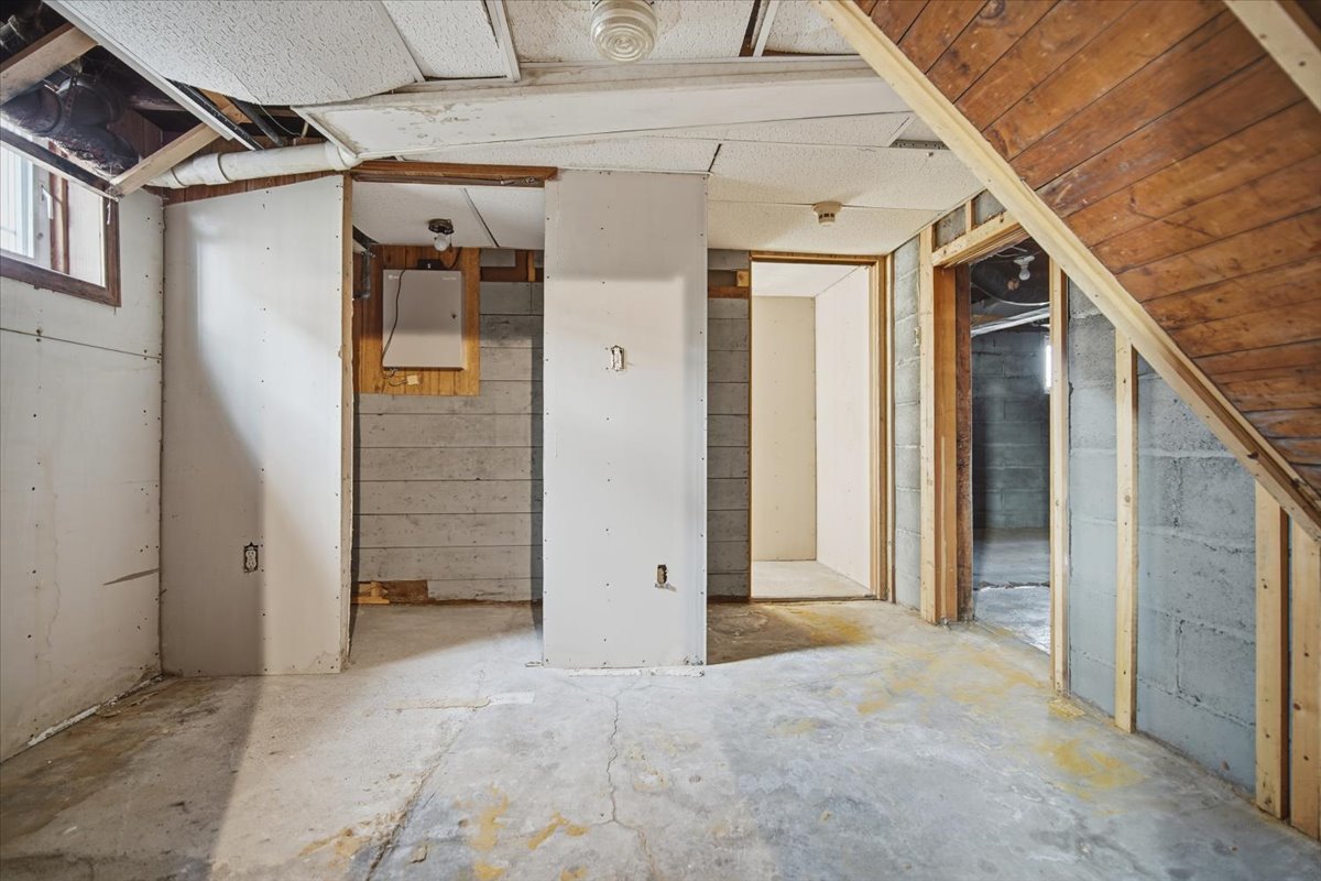 410 North Main Street Le Roy, IL 61752 - Photo 16 of 23 a view of a house with an outdoor space